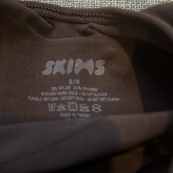 Skims Sculpting Bodysuit W. Snaps - Picture 3 of 11